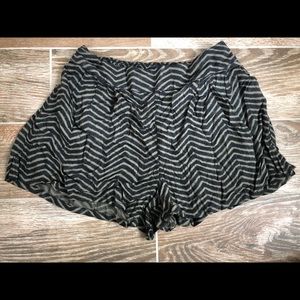 Patterned flowy shorts